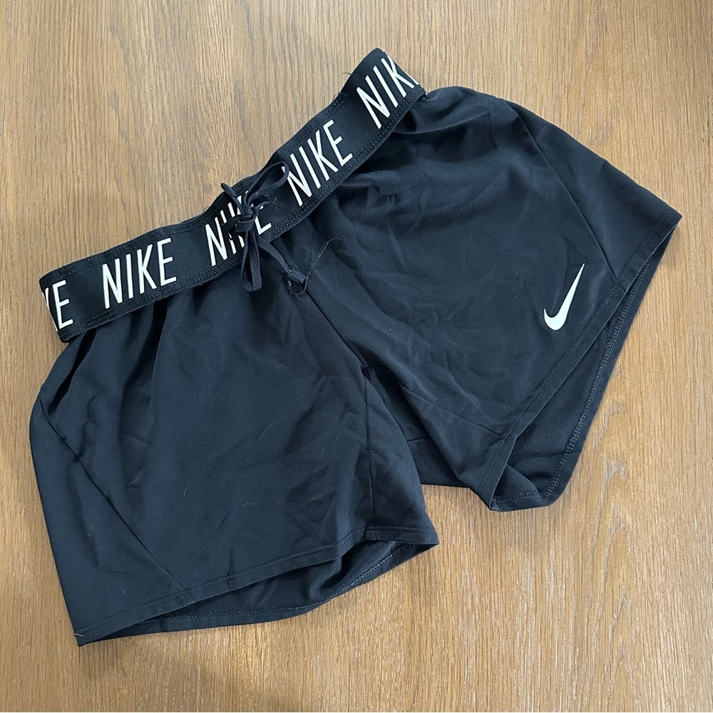 Nike Black Women's Athletic Shorts with Logo Waistband